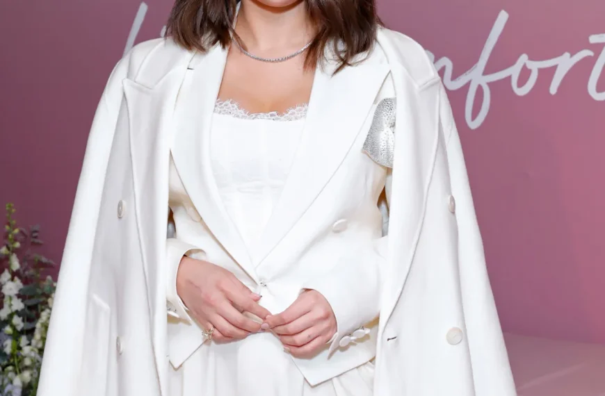 Selena Gomez Makes Surprise Social Media Return After Brief Hiatus